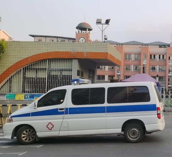 峪泉镇救护车出租护送骨折病人一公里多少钱